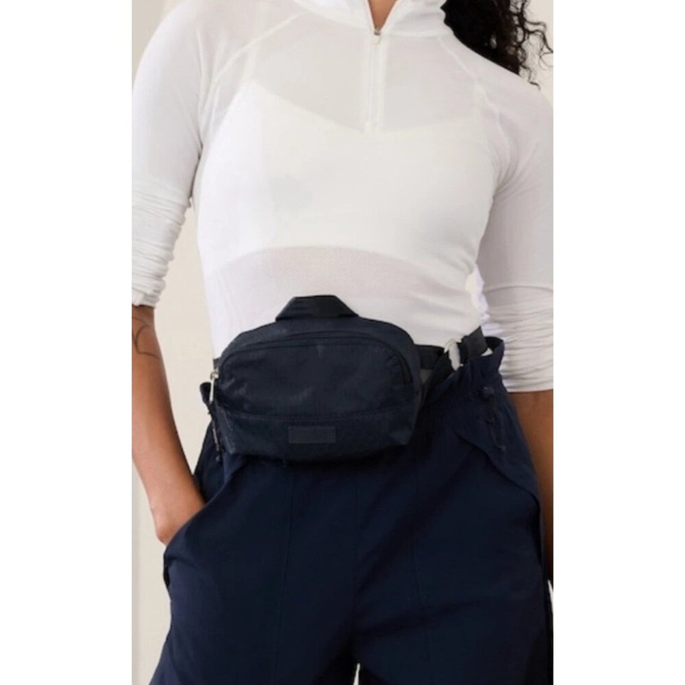 Athleta Excursion Crossbody Belt Bag Waist Purse Dark Navy Blue - Picture 2 of 5